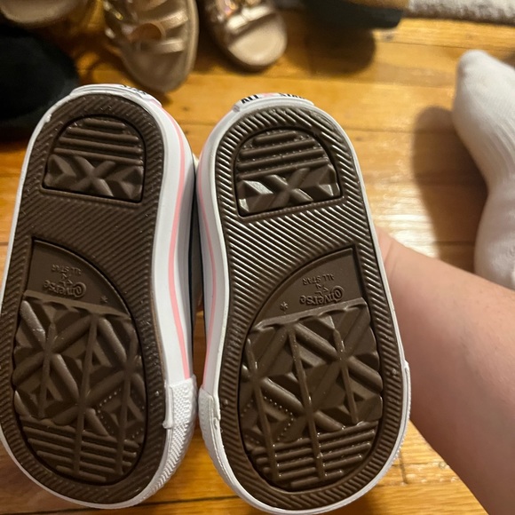 Converse Baby size 3. White and Pink - Picture 2 of 4
